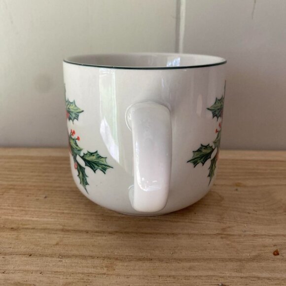 Holly Leaf Christmas coffee mug - Picture 3 of 7